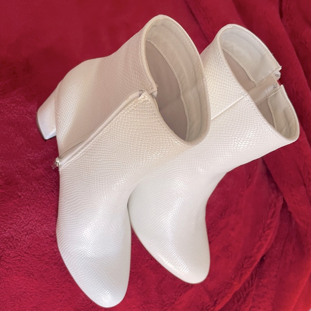 White Booties. - image 2